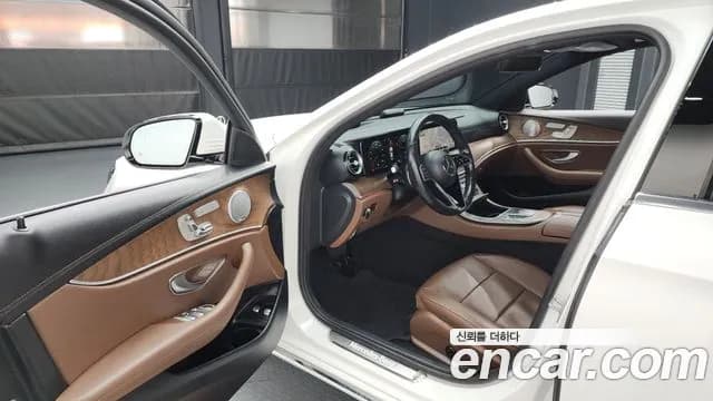 2021 Mercedes-Benz E-Class W213 E300e 4MATIC Exclusive Sold VIN W1KZF5EB9MA881719 – trunk area 2021 Mercedes-Benz E-Class W213 E300e 4MATIC Exclusive Sold VIN W1KZF5EB9MA881719 – trunk area
