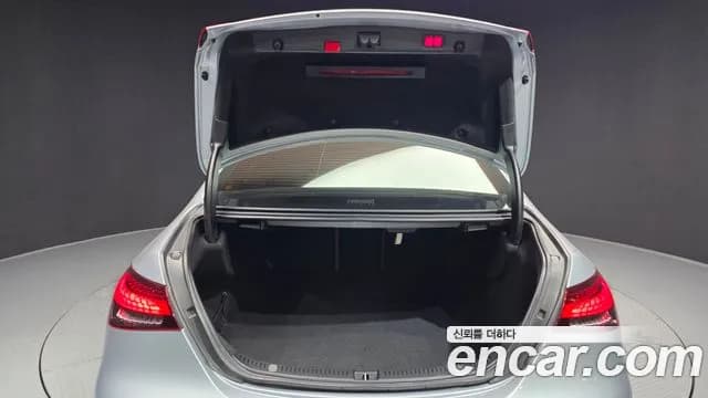 2022 Mercedes-Benz E-Class W213 E350 4MATIC Avantgarde Sold VIN W1KZF8GB2NB024510 – trunk area 2022 Mercedes-Benz E-Class W213 E350 4MATIC Avantgarde Sold VIN W1KZF8GB2NB024510 – trunk area