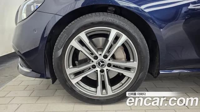 2022 Mercedes-Benz E-Class W213 E350 4MATIC Avantgarde Sold VIN W1KZF8GB8NB059214 – trunk area 2022 Mercedes-Benz E-Class W213 E350 4MATIC Avantgarde Sold VIN W1KZF8GB8NB059214 – trunk area