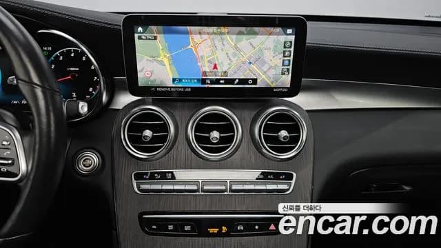 2022 Mercedes-Benz GLC-Class X253 GLC300 4MATIC Sold VIN W1N0G8EB4NG111677 – interior seats 2022 Mercedes-Benz GLC-Class X253 GLC300 4MATIC Sold VIN W1N0G8EB4NG111677 – interior seats