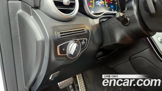 2021 Mercedes-Benz GLC-Class X253 GLC300e 4MATIC Coupe Sold VIN W1N0J5DB8MF929807 – interior seats 2021 Mercedes-Benz GLC-Class X253 GLC300e 4MATIC Coupe Sold VIN W1N0J5DB8MF929807 – interior seats