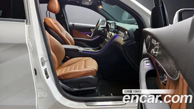 2020 Mercedes-Benz GLC-Class X253 GLC300 4MATIC Premium Coupe Sold VIN W1N0J8EB7LF807826 – trunk area 2020 Mercedes-Benz GLC-Class X253 GLC300 4MATIC Premium Coupe Sold VIN W1N0J8EB7LF807826 – trunk area