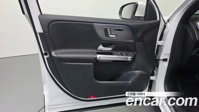 2023 Mercedes-Benz GLB-Class X247 GLB200 d Sold VIN W1N4M1CB5PW295184 – interior seats 2023 Mercedes-Benz GLB-Class X247 GLB200 d Sold VIN W1N4M1CB5PW295184 – interior seats