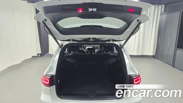 2022 Mercedes-Benz GLB-Class X247 GLB200 d Sold VIN W1N4M1CB7NW252138 – interior seats 2022 Mercedes-Benz GLB-Class X247 GLB200 d Sold VIN W1N4M1CB7NW252138 – interior seats