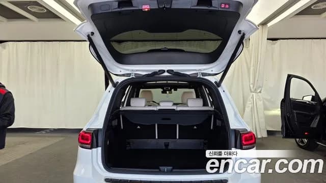 2020 Mercedes-Benz GLB-Class X247 GLB220 Sold VIN W1N4M4EB4LW064253 – trunk area 2020 Mercedes-Benz GLB-Class X247 GLB220 Sold VIN W1N4M4EB4LW064253 – trunk area