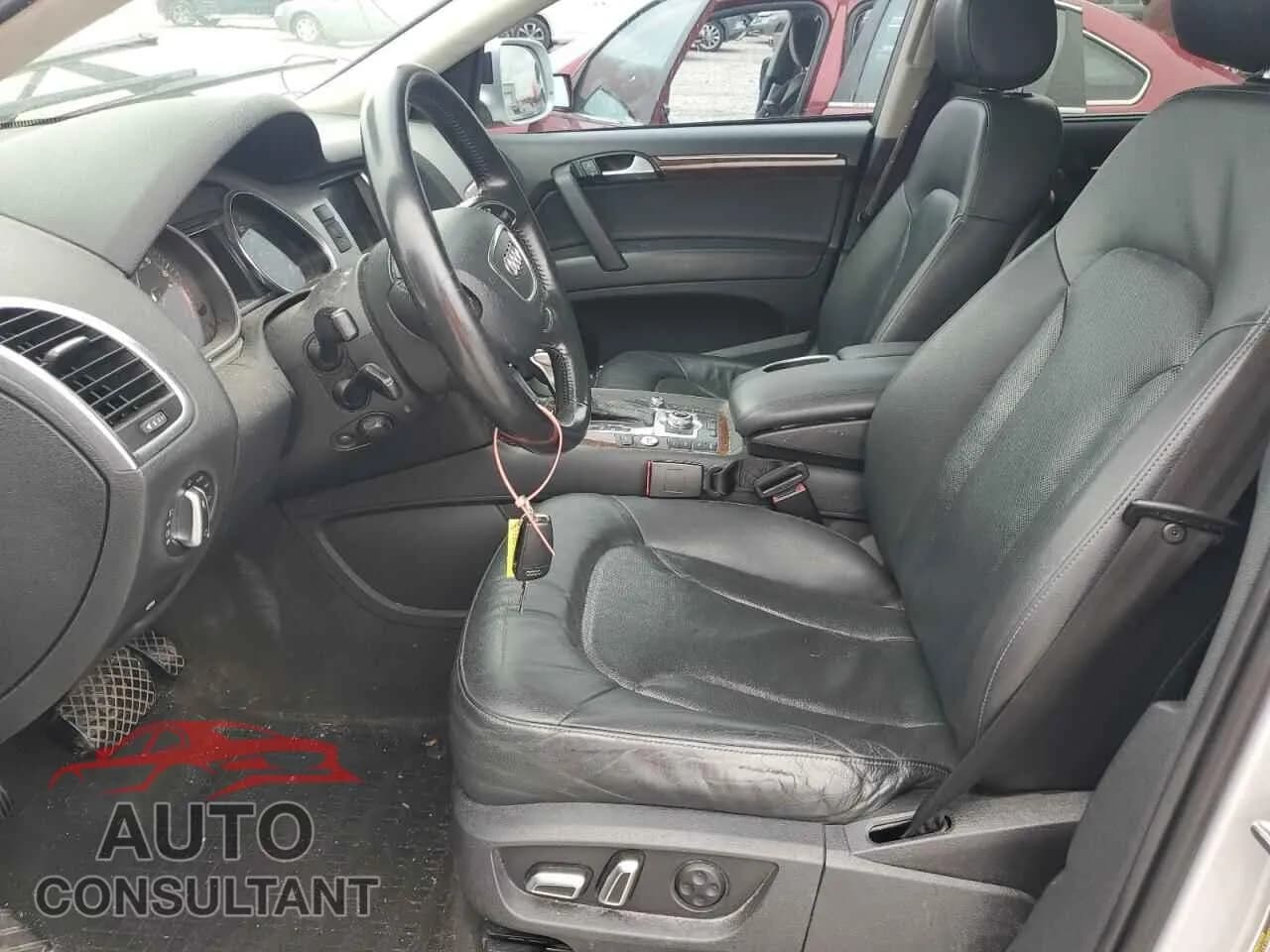2013 AUDI Q7 Damaged VIN WA1DGAFE7DD011897 – exterior detail 2013 AUDI Q7 Damaged VIN WA1DGAFE7DD011897 – exterior detail