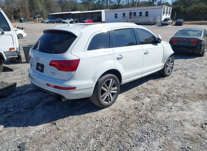 2015 AUDI Q7 Used VIN WA1LGAFE8FD013916 – undercarriage 2015 AUDI Q7 Used VIN WA1LGAFE8FD013916 – undercarriage