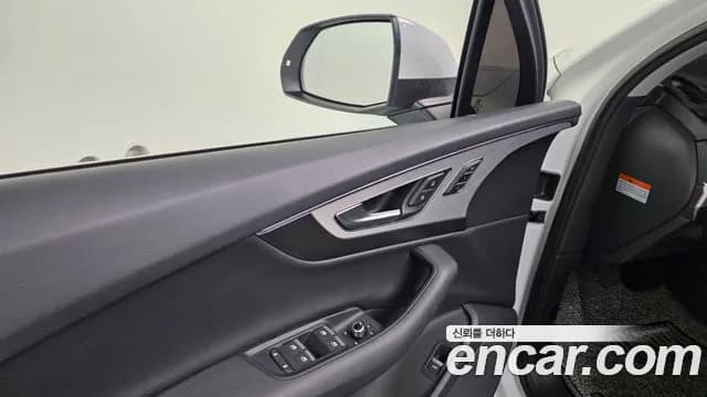 2019 Audi Q7 (4M) 45 TFSI Quattro Sold VIN WAUZZZ4M0KD046807 – trunk area 2019 Audi Q7 (4M) 45 TFSI Quattro Sold VIN WAUZZZ4M0KD046807 – trunk area