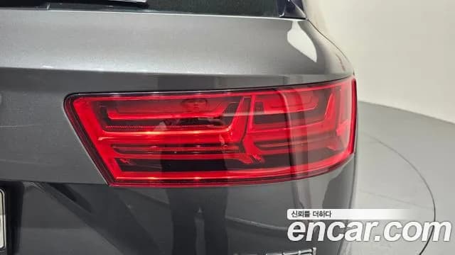 2019 Audi Q7 (4M) 45 TFSI Quattro Sold VIN WAUZZZ4M5KD043675 – trunk area 2019 Audi Q7 (4M) 45 TFSI Quattro Sold VIN WAUZZZ4M5KD043675 – trunk area