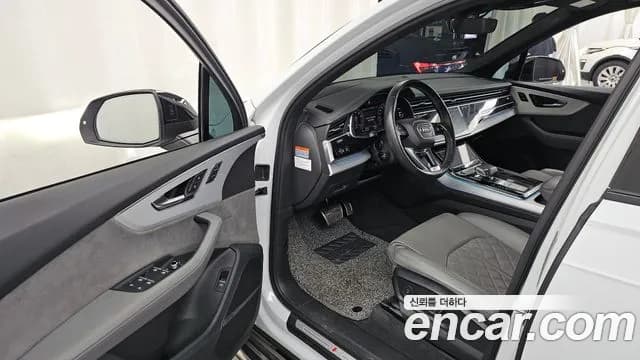 2021 Audi Q7 (4M) 55 TFSI Quattro Premium Sold VIN WAUZZZ4M5MD017466 – trunk area 2021 Audi Q7 (4M) 55 TFSI Quattro Premium Sold VIN WAUZZZ4M5MD017466 – trunk area