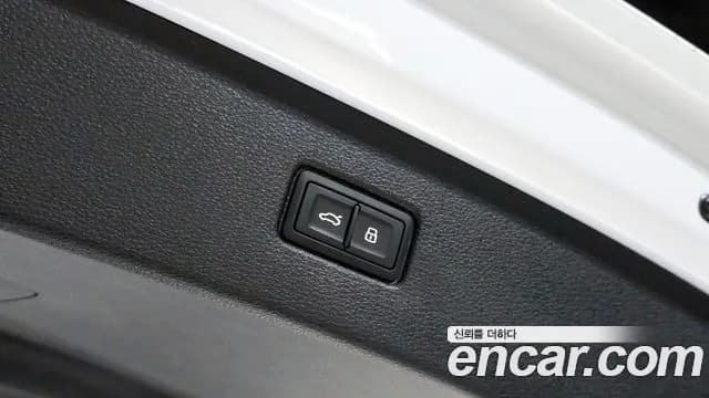2025 Audi Q7 (4M) 55 TFSI Quattro Premium Sold VIN WAUZZZ4M9SD042173 – trunk area 2025 Audi Q7 (4M) 55 TFSI Quattro Premium Sold VIN WAUZZZ4M9SD042173 – trunk area