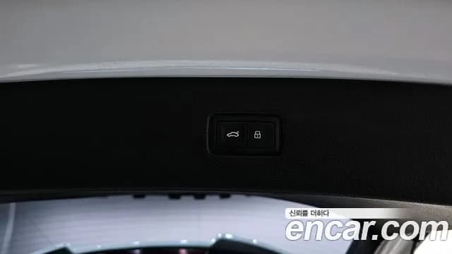 2021 Audi Q7 (4M) 45 TDI Quattro Premium Sold VIN WAUZZZ4MXMD001375 – undercarriage 2021 Audi Q7 (4M) 45 TDI Quattro Premium Sold VIN WAUZZZ4MXMD001375 – undercarriage
