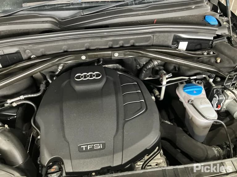 2013 Audi Q5 Used VIN WAUZZZ8R9DA024315 – exterior detail 2013 Audi Q5 Used VIN WAUZZZ8R9DA024315 – exterior detail