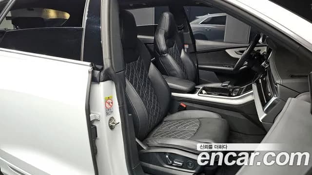 2020 Audi Q8 (4M) 50 TDI Quattro Premium Sold VIN WAUZZZF14LD017721 – interior seats 2020 Audi Q8 (4M) 50 TDI Quattro Premium Sold VIN WAUZZZF14LD017721 – interior seats