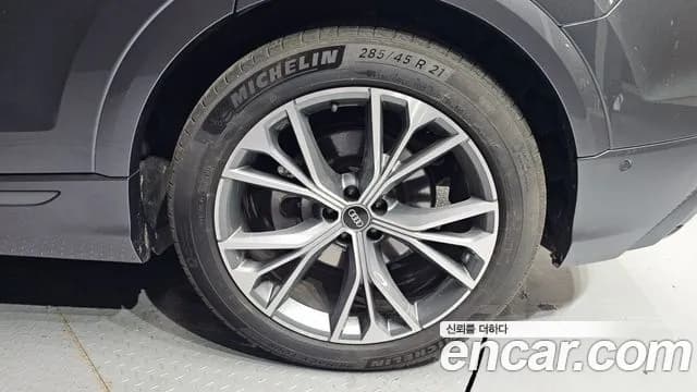 2021 Audi Q8 (4M) 50 TDI Quattro Premium Sold VIN WAUZZZF16MD008407 – interior seats 2021 Audi Q8 (4M) 50 TDI Quattro Premium Sold VIN WAUZZZF16MD008407 – interior seats