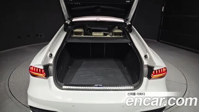 2022 Audi A7 (4K) 45 TDI Quattro Premium Sold VIN WAUZZZF20NN013963 – interior seats 2022 Audi A7 (4K) 45 TDI Quattro Premium Sold VIN WAUZZZF20NN013963 – interior seats