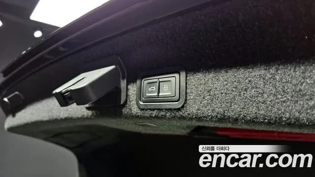 2020 Audi A6 (C8) 40 TDI Sold VIN WAUZZZF2XLN037832 – undercarriage 2020 Audi A6 (C8) 40 TDI Sold VIN WAUZZZF2XLN037832 – undercarriage