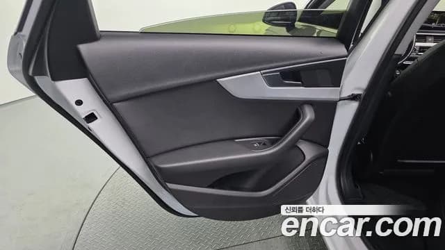 2018 Audi A4 (B9) 35 TDI Quattro Sold VIN WAUZZZF46JA190214 – engine bay 2018 Audi A4 (B9) 35 TDI Quattro Sold VIN WAUZZZF46JA190214 – engine bay