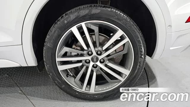 2021 Audi Q5 (FY) 40 TDI Quattro Premium Sold VIN WAUZZZFY2M2091035 – exterior detail 2021 Audi Q5 (FY) 40 TDI Quattro Premium Sold VIN WAUZZZFY2M2091035 – exterior detail