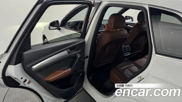 2020 Audi Q5 (FY) 45 TFSI Quattro Premium Sold VIN WAUZZZFY4L2063638 – trunk area 2020 Audi Q5 (FY) 45 TFSI Quattro Premium Sold VIN WAUZZZFY4L2063638 – trunk area