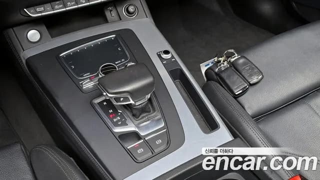 2020 Audi Q5 (FY) 40 TDI Quattro Premium Sold VIN WAUZZZFYXL2076586 – interior seats 2020 Audi Q5 (FY) 40 TDI Quattro Premium Sold VIN WAUZZZFYXL2076586 – interior seats