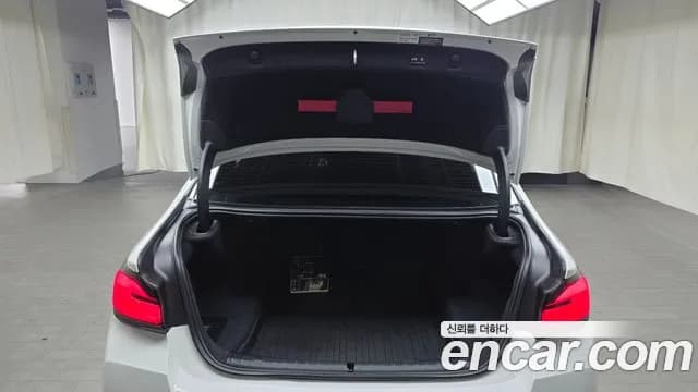 2022 BMW 5Series (G30) 520i M Sport Sold VIN WBA11BH02NWX61616 – side profile 2022 BMW 5Series (G30) 520i M Sport Sold VIN WBA11BH02NWX61616 – side profile