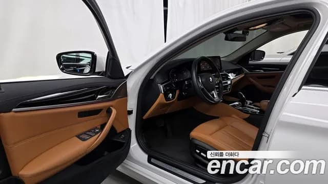 2022 BMW 5Series (G30) 520i Luxury Sold VIN WBA11BH06NWX63207 – interior seats 2022 BMW 5Series (G30) 520i Luxury Sold VIN WBA11BH06NWX63207 – interior seats