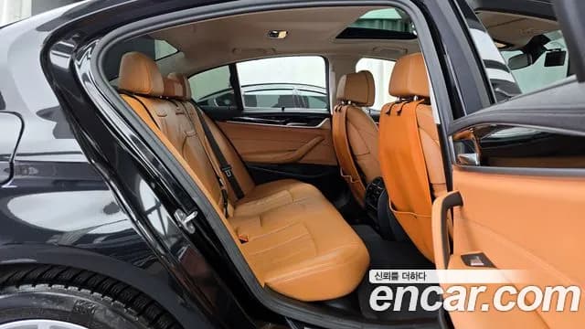 2022 BMW 5Series (G30) 520i Luxury Sold VIN WBA11BH08NWX58123 – interior seats 2022 BMW 5Series (G30) 520i Luxury Sold VIN WBA11BH08NWX58123 – interior seats