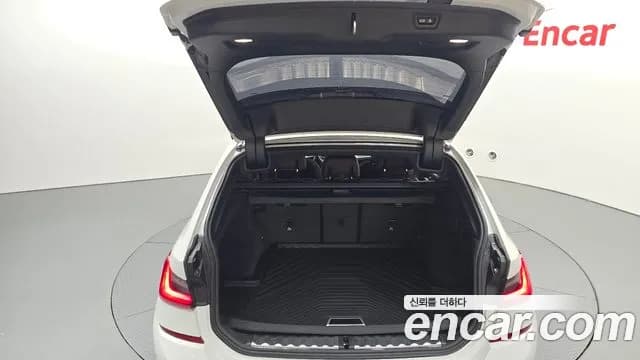 2022 BMW 3 Series (G20) 320i Touring M Sports Sold VIN WBA11ED05NFM55041 – trunk area 2022 BMW 3 Series (G20) 320i Touring M Sports Sold VIN WBA11ED05NFM55041 – trunk area