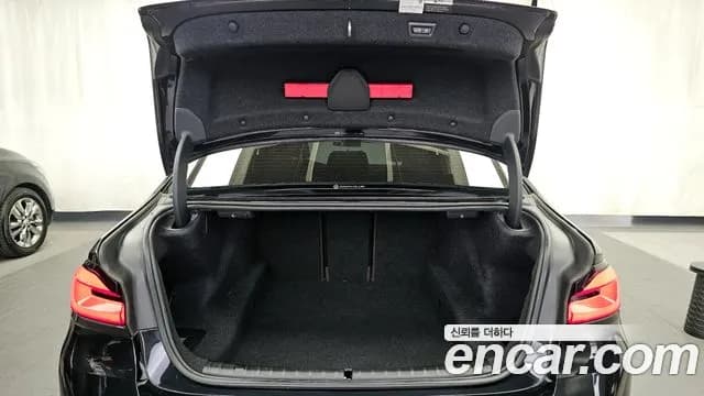 2021 BMW 5 Series (G30) 523d Luxury Sold VIN WBA11ES06MWX14419 – rear exterior 2021 BMW 5 Series (G30) 523d Luxury Sold VIN WBA11ES06MWX14419 – rear exterior