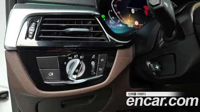 2023 BMW 5 Series (G30) 523d M Sport Sold VIN WBA11ES07PWY04909 – interior seats 2023 BMW 5 Series (G30) 523d M Sport Sold VIN WBA11ES07PWY04909 – interior seats
