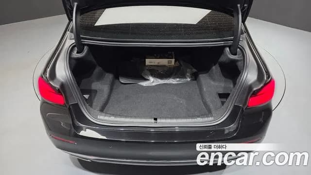 2021 BMW 5 Series (G30) 523d Luxury Sold VIN WBA11ES08MWX08783 – trunk area 2021 BMW 5 Series (G30) 523d Luxury Sold VIN WBA11ES08MWX08783 – trunk area