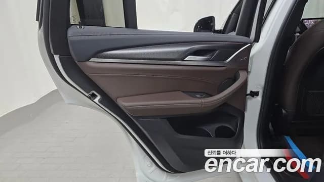 2023 BMW X4 (G02) xDrive20i M Sport Sold VIN WBA21DT03P9S82680 – interior seats 2023 BMW X4 (G02) xDrive20i M Sport Sold VIN WBA21DT03P9S82680 – interior seats
