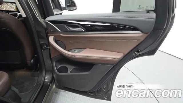 2022 BMW X4 (G02) xDrive20i xLine Sold VIN WBA21DT05N9K92155 – interior seats 2022 BMW X4 (G02) xDrive20i xLine Sold VIN WBA21DT05N9K92155 – interior seats