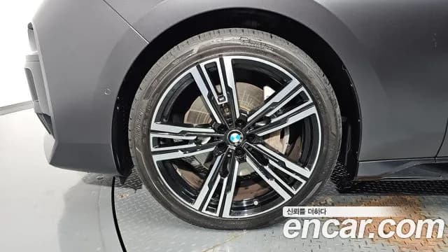 2023 BMW 7Series (G70) 740i sDrive M Sport Sold VIN WBA21EH03PCK85659 – exterior detail 2023 BMW 7Series (G70) 740i sDrive M Sport Sold VIN WBA21EH03PCK85659 – exterior detail