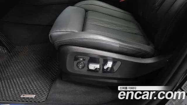 2024 BMW X7 (G07) xDrive 40i Design Pure Excellence 7-Seater Sold VIN WBA21EM07R9S92751 – interior seats 2024 BMW X7 (G07) xDrive 40i Design Pure Excellence 7-Seater Sold VIN WBA21EM07R9S92751 – interior seats