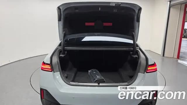 2025 BMW 5Series (G60) 520i M Sport Sold VIN WBA21FJ00SCV47503 – trunk area 2025 BMW 5Series (G60) 520i M Sport Sold VIN WBA21FJ00SCV47503 – trunk area