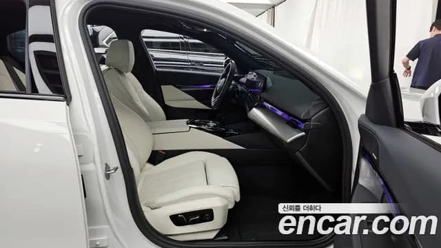 2025 BMW 5Series (G60) 520i M Sport Sold VIN WBA21FJ02SCU45085 – interior seats 2025 BMW 5Series (G60) 520i M Sport Sold VIN WBA21FJ02SCU45085 – interior seats