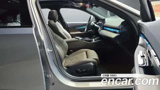 2025 BMW 5 Series (G60) 520i M Sport Sold VIN WBA21FJ04SCV55555 – photo 20 2025 BMW 5 Series (G60) 520i M Sport Sold VIN WBA21FJ04SCV55555 – photo 20