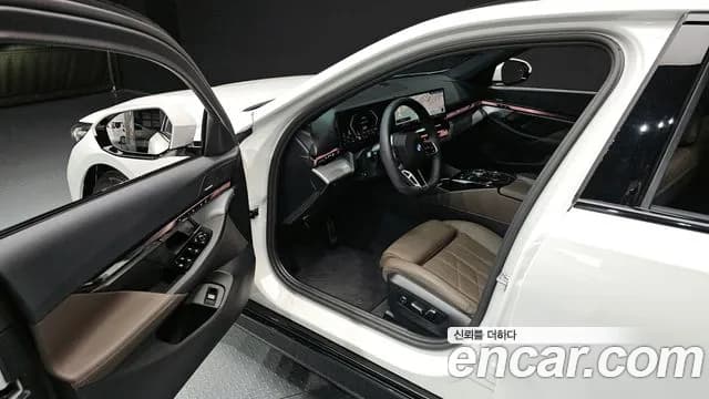 2025 BMW 5 Series (G60) 520i M Sport Sold VIN WBA21FJ06SCV53323 – photo 11 2025 BMW 5 Series (G60) 520i M Sport Sold VIN WBA21FJ06SCV53323 – photo 11