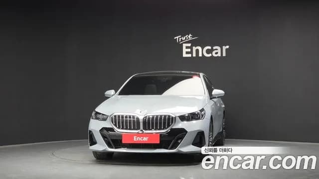 2025 BMW 5 Series (G60) 520i M Sport Sold VIN WBA21FJ07SCU68572 – side profile 2025 BMW 5 Series (G60) 520i M Sport Sold VIN WBA21FJ07SCU68572 – side profile