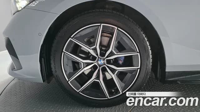 2025 BMW 5 Series (G60) 520i M Sport Sold VIN WBA21FJ07SCU68572 – interior seats 2025 BMW 5 Series (G60) 520i M Sport Sold VIN WBA21FJ07SCU68572 – interior seats