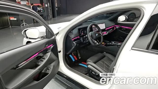 2025 BMW 5 Series (G60) 520i Special Edition Sold VIN WBA21FJ08SCT38350 – interior seats 2025 BMW 5 Series (G60) 520i Special Edition Sold VIN WBA21FJ08SCT38350 – interior seats