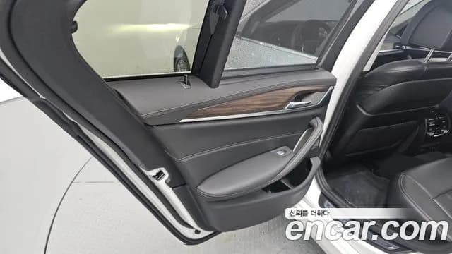 2023 BMW 5 Series (G30) 530i xDrive Luxury Sold VIN WBA31BJ00PWY26176 – interior seats 2023 BMW 5 Series (G30) 530i xDrive Luxury Sold VIN WBA31BJ00PWY26176 – interior seats