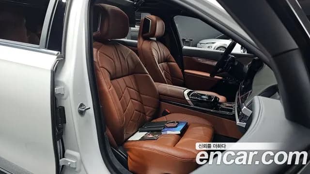 2025 BMW 7 Series (G70) 740i xDrive M Sport Sold VIN WBA31EH03SCT55061 – trunk area 2025 BMW 7 Series (G70) 740i xDrive M Sport Sold VIN WBA31EH03SCT55061 – trunk area