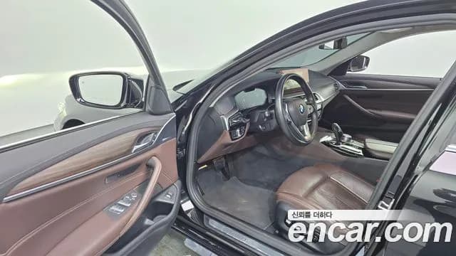 2021 BMW 5Series (G30) 523d xDrive Luxury Sold VIN WBA31ES06MWX00125 – exterior detail 2021 BMW 5Series (G30) 523d xDrive Luxury Sold VIN WBA31ES06MWX00125 – exterior detail