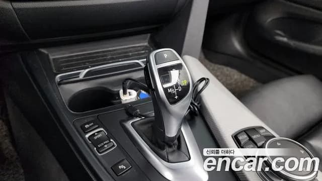2017 BMW 4 Series (F32) 428i M Sport Convertible Sold VIN WBA3V7108H5A09596 – photo 33 2017 BMW 4 Series (F32) 428i M Sport Convertible Sold VIN WBA3V7108H5A09596 – photo 33