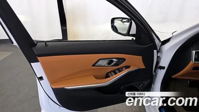 2023 BMW 3Series (G20) 320d xDrive M Sport Sold VIN WBA41FU05PFN54490 – trunk area 2023 BMW 3Series (G20) 320d xDrive M Sport Sold VIN WBA41FU05PFN54490 – trunk area