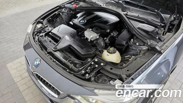 2017 BMW 4 Series (F32) 420i Luxury GranCoupe Sold VIN WBA4A1102HG326000 – interior seats 2017 BMW 4 Series (F32) 420i Luxury GranCoupe Sold VIN WBA4A1102HG326000 – interior seats