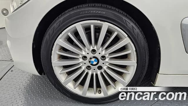2017 BMW 4Series (F32) 420d Luxury GranCoupe Sold VIN WBA4E9108HG597470 – photo 13 2017 BMW 4Series (F32) 420d Luxury GranCoupe Sold VIN WBA4E9108HG597470 – photo 13